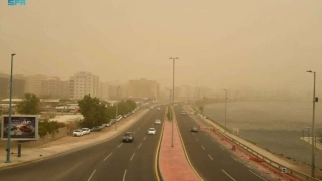طقس المنطقة الشرقية: أجواء حارة وتحذيرات من الأرصاد الجوية